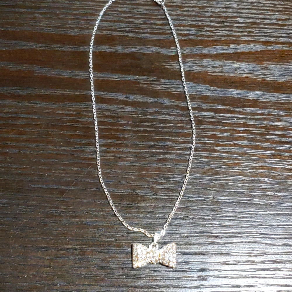 LADIES bow tie necklace